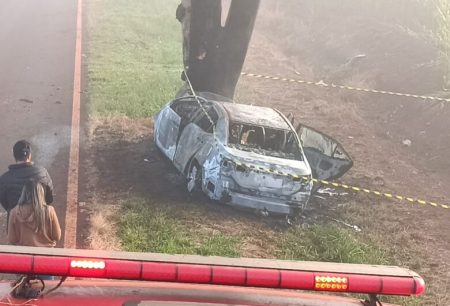 Duas pessoas morrem carbonizadas em grave acidente entre Dourados a Panambi