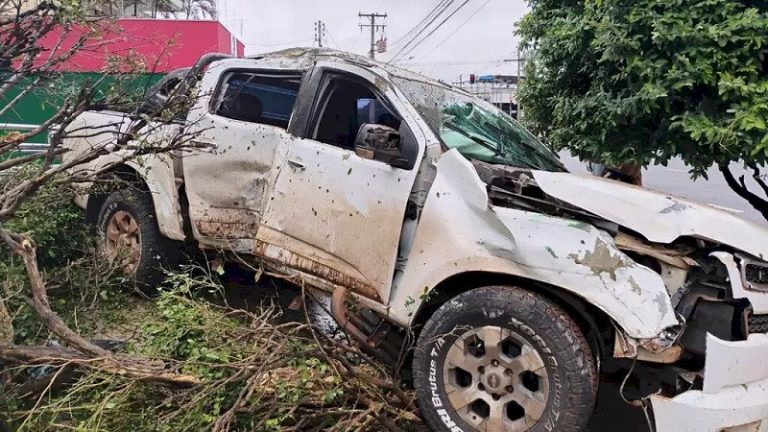 Militar do Exército perde controle de S10 e mata motociclista; polícia encontra garrafa de conhaque
