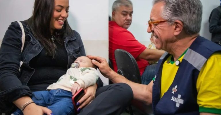 Ministério da Saúde começa a vacinar crianças com a pneumo 20