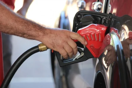 Brasil sentiu menos o aumento do petróleo que outros países, diz Ineep.