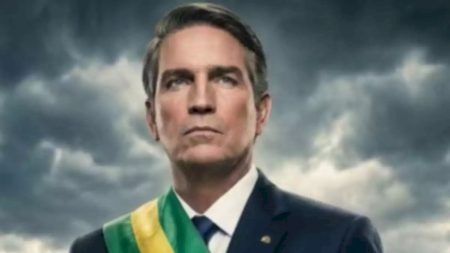 Eduardo Bolsonaro diz que filme sobre Jair Bolsonaro será ‘pesadelo para a esquerda’ e aposta em sucesso internacional