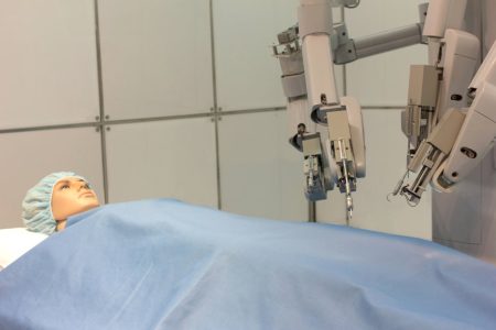 Cirurgia cardíaca sem abrir o tórax: o que a robótica muda de verdade? | Letra de Médico