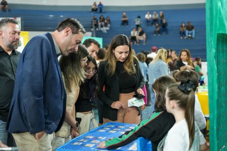 Science Place transforma abertura da 10ª Feira de Geociências em espetáculo de ciência