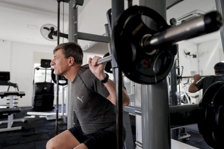 Musculação ajuda a prevenir Alzheimer e melhora independência de pessoas que têm a doença