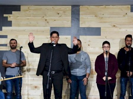 Muçulmanos se convertem após terem visões de Jesus