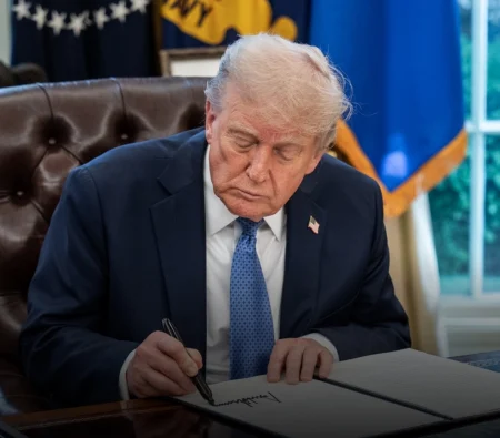 Trump devolve texto de acordo com Irã com alterações e estende negociações.
