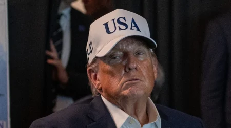 Trump ameaça atacar Irã ‘com ainda mais força’ em meio a negociações de paz.