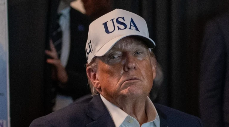 Trump ameaça atacar Irã ‘com ainda mais força’ em meio a negociações de paz.