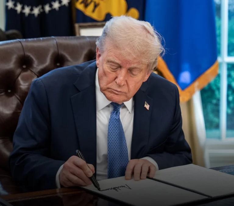 Trump devolve texto de acordo com Irã com alterações e estende negociações.