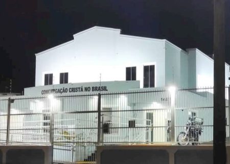Homem em surto invade igreja e causa prejuízo de R$ 22 mil