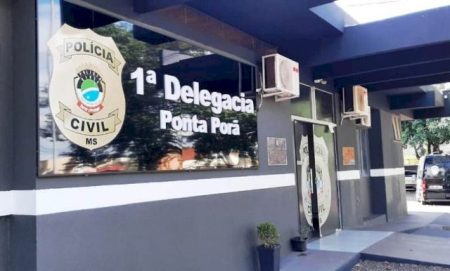 Mãe é presa suspeita de jogar caldo quente no rosto de criança de 2 anos