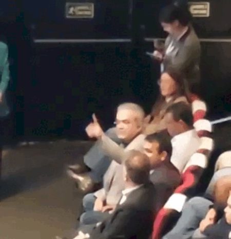 Deputados ficam bravo após bancada ser excluída de mesa de autoridades
