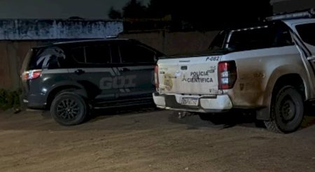 Homem é assassinado com 10 facadas e corpo abandonado em terreno