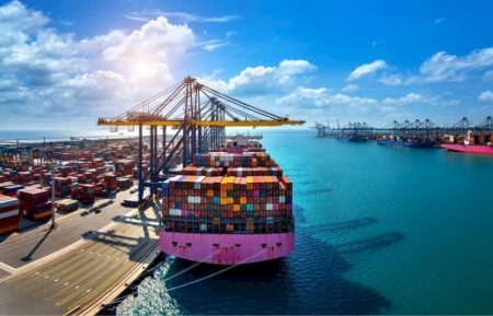 Tarifa adicional de 37,5% pode atingir um terço das exportações brasileiras para os EUA, aponta CNI
