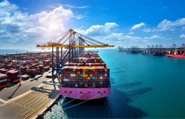 Tarifa adicional de 37,5% pode atingir um terço das exportações brasileiras para os EUA, aponta CNI