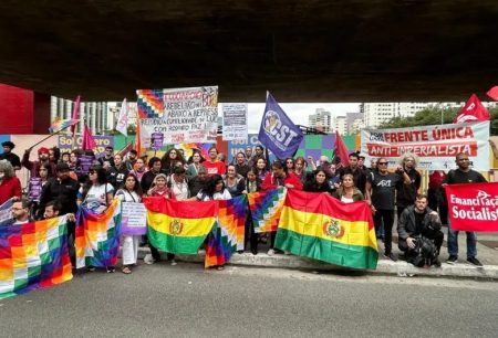 Ativistas e bolivianos que moram no Brasil fazem ato de solidariedade a protestos na Bolívia
