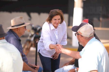 Dione Hashioka reencontra amigos e relembra sua história durante visita a Batayporã
