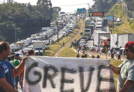 MP do Frete: Caminhoneiros iniciam paralisações pelo Brasil e pressionam Senado para votar antes do prazo final