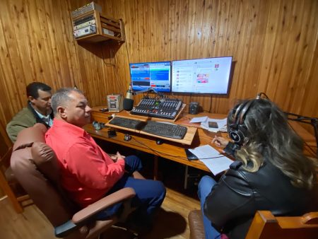 Diretor da Rádio Clube entrevista secretário de Meio Ambiente e representante da Agraer sobre o Mutirão “Agraer Juntos pelo Campo”