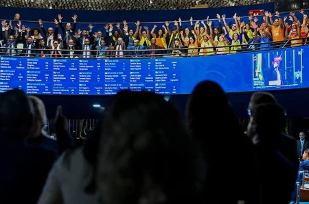 Senado aprova em dois turnos PEC da aposentadoria dos agentes de saúde.