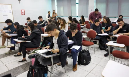 Educação financeira pode ser incluída no currículo escolar.