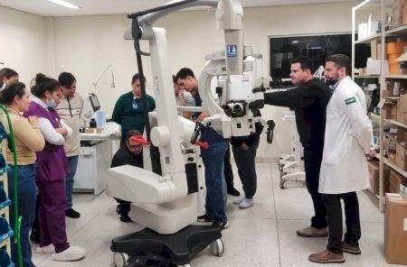 Governo de MS amplia capacidade cirúrgica do HR da Costa Leste com microscópio de alta tecnologia