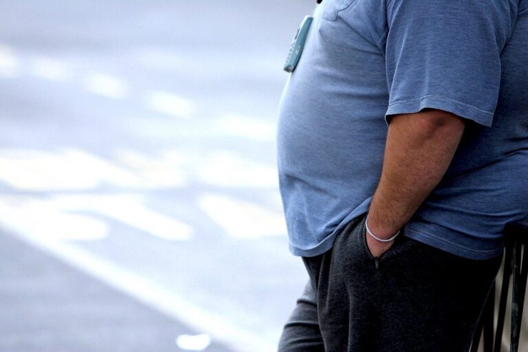 Combinação de gordura abdominal e falta de vitamina D mais que dobra risco de morte após 50 anos