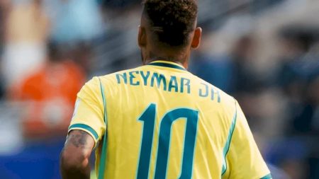 Pai de Neymar pede para filho seguir no futebol: “Volte a sorrir dentro de campo’