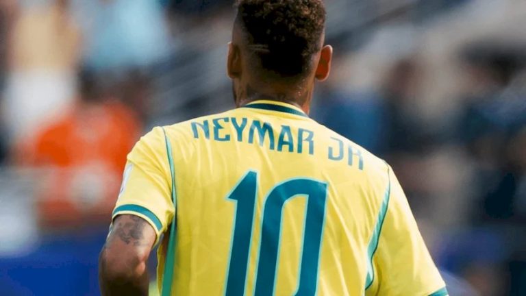 Pai de Neymar pede para filho seguir no futebol: “Volte a sorrir dentro de campo’