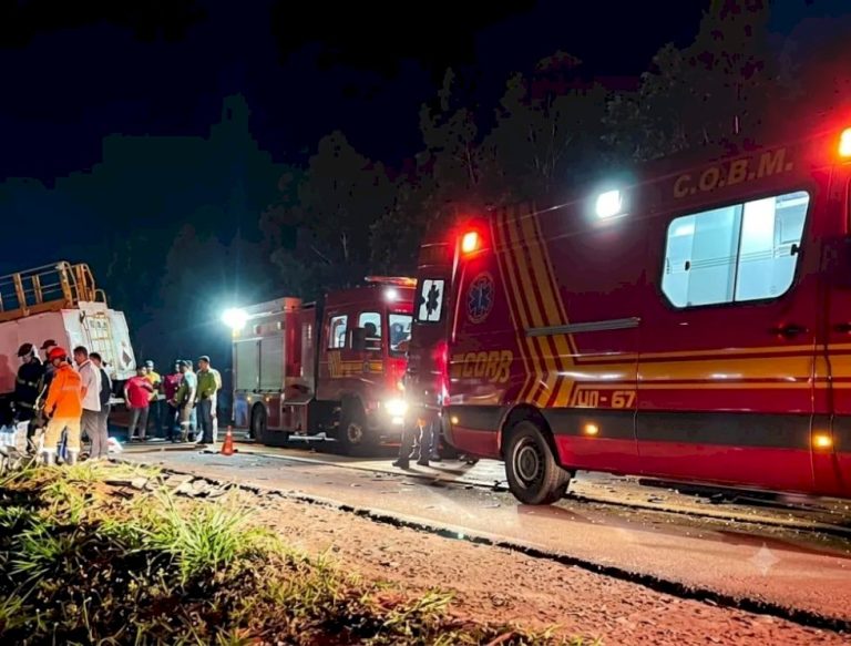 Rodovia da Morte’ faz mais uma vítima: colisão frontal na BR-262 deixa motorista morto preso às ferragens