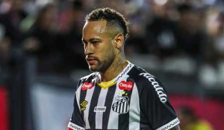 Neymar tem futuro incerto no Santos após eliminação na Copa