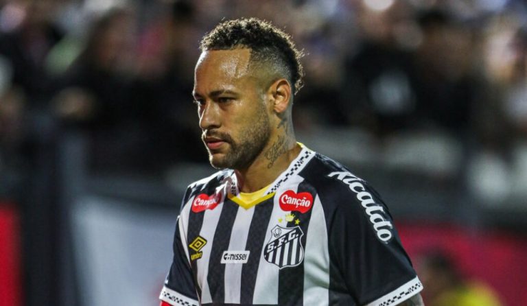 Neymar tem futuro incerto no Santos após eliminação na Copa