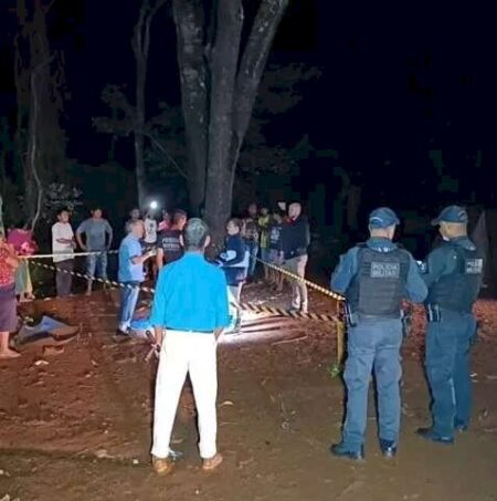 Homem é condenado a 36 anos por matar companheira com foice na frente dos filhos