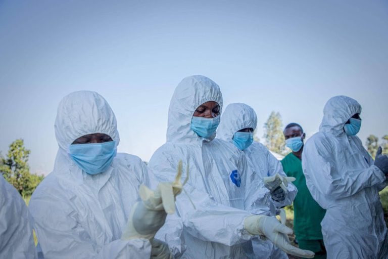 Oxford inicia 1º ensaio clínico em humanos de vacina contra nova cepa do ebola