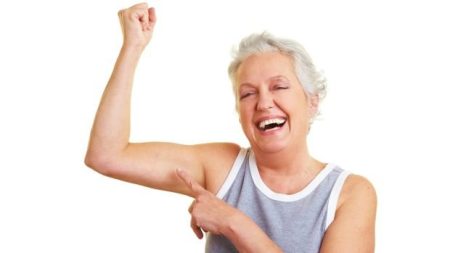 Conheça o exercício que ajuda idosos a emagrecer e preservar massa muscular