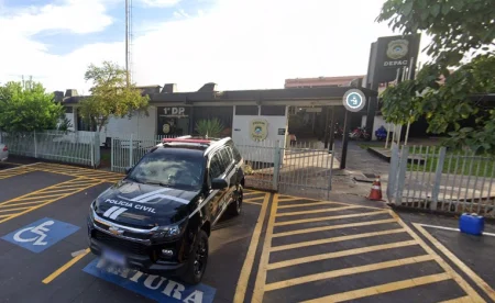 Mulher denuncia agressão com socos, puxões de cabelo e chute na cabeça em Dourados.