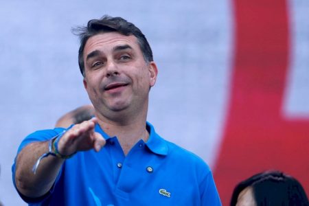 Flávio Bolsonaro pede que Mendonça seja o relator de investigação sobre ‘Dark Horse’