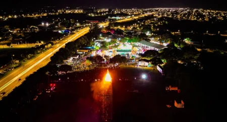 Queima da tradicional fogueira e show de Danilo e Davi marcam encerramento da 42ª Fejuna