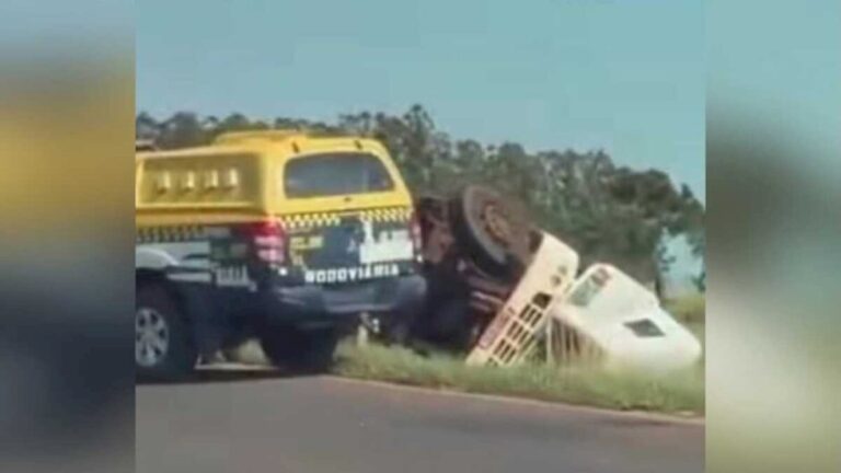 Caminhão tomba e motorista morre preso nas ferragens em MS