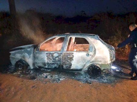Carro carbonizado pode ajudar a esclarecer execução de homem na fronteira