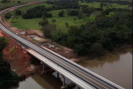 Ponte sobre o Rio Aquidauana fica pronta e libera trânsito de veículos