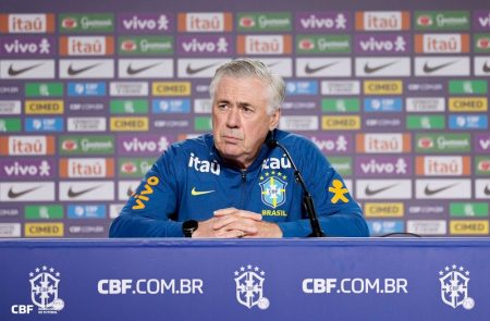 Ancelotti ganha mais que o dobro da soma dos salários dos técnicos finalistas da Copa