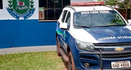 Homem embriagado é levado à delegacia após perturbar clientes em posto de combustíveis de Nova Casa Verde