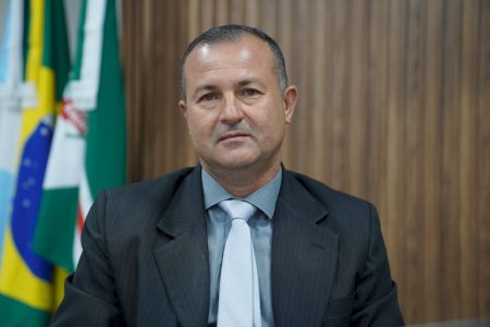 Vereador Lorinho apresenta indicação para melhorias em rua do Residencial Ivo Pereira e busca informações sobre atendimento aos produtores rurais