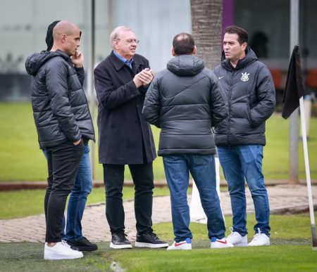 Corinthians inicia semana com pendências financeiras e ajustes finais para amistoso