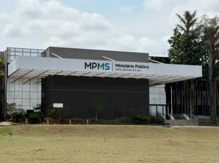 Promotoria investiga irregularidades no aumento do salário de prefeito, vice e secretários