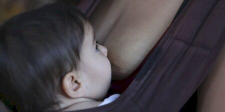 Amamentação reduz risco de doença cardíaca na mãe