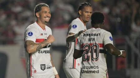 São Paulo vence Bolívar e avança às quartas da Sul-Americana
