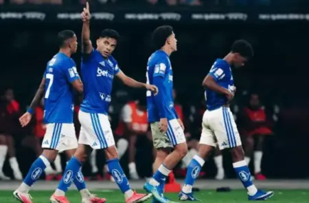 Cruzeiro bate o Corinthians em Itaquera e cola no G4 do Brasileiro