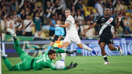 Tudo igual! Vasco e Fluminense ficam no 0 a 0 na Copa do Brasil
